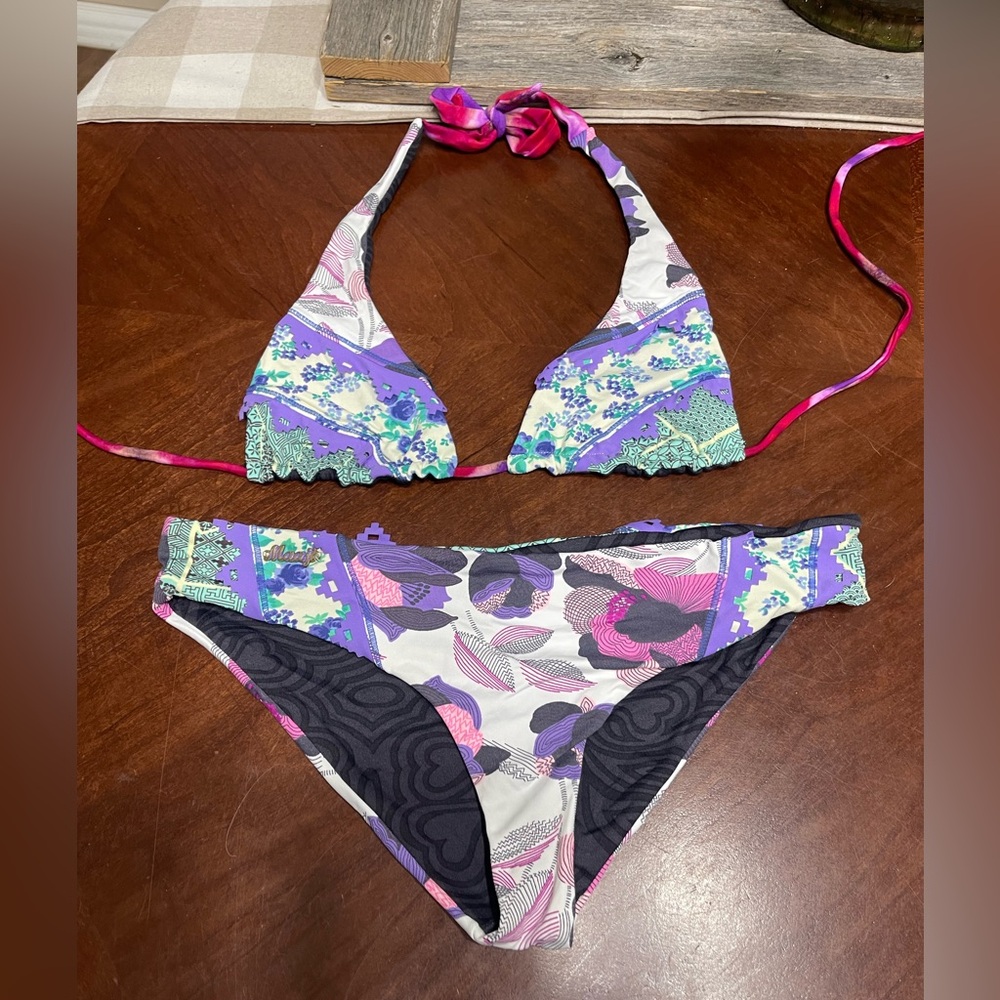 NWOT Maaji Scalloped Swimsuit Bikini set Reversible